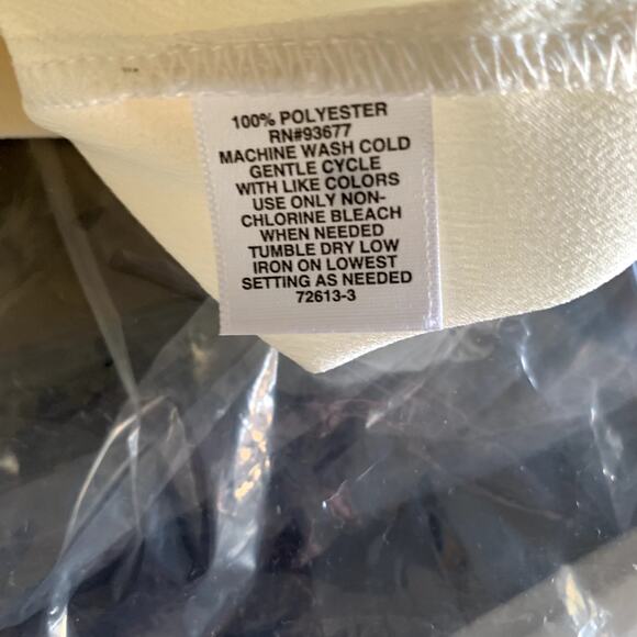 Liz Claiborne Ivory Shorter Boxy Style Women's Top Size XL NWOT - Picture 3 of 8